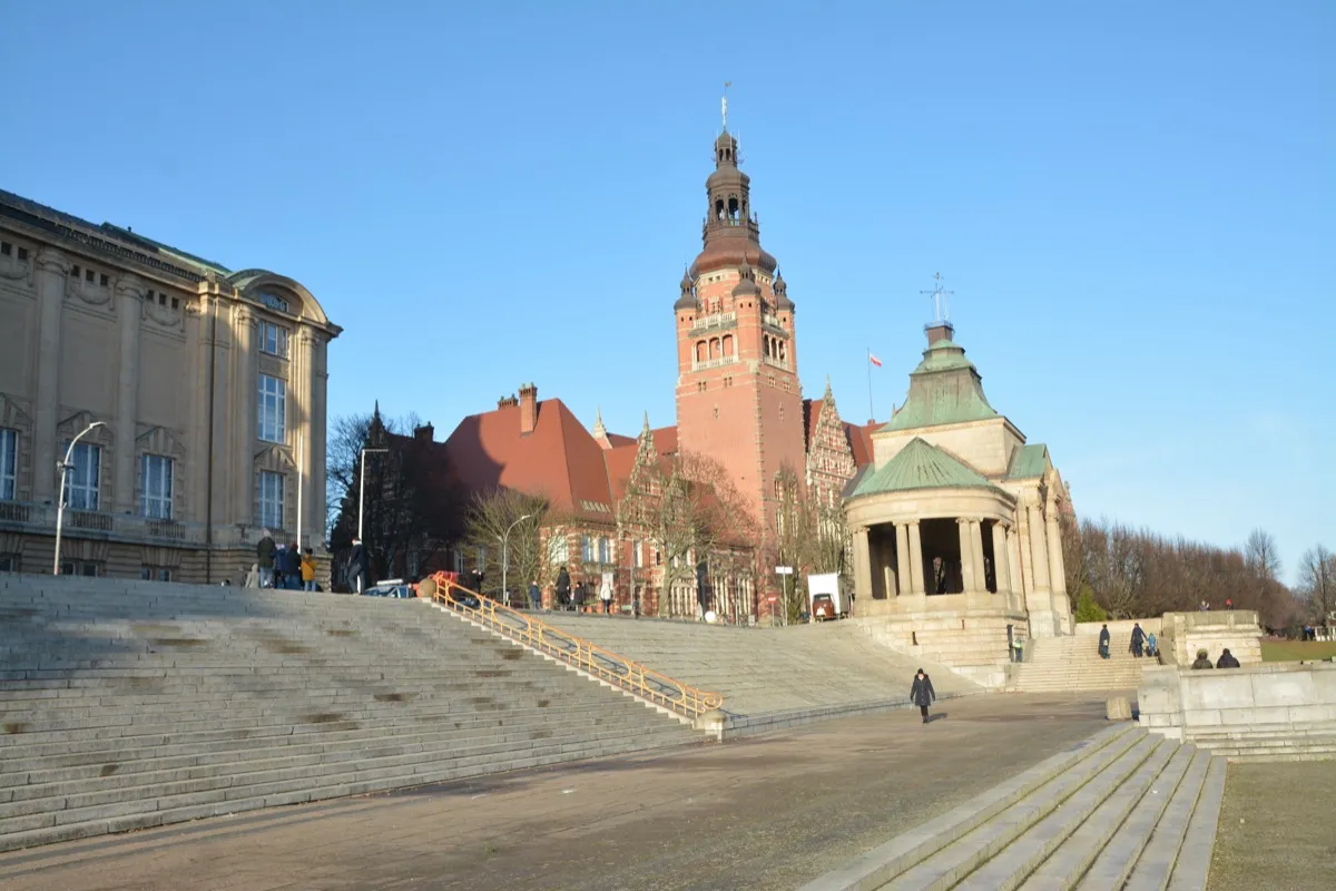 Same scene exposed at +1 stop